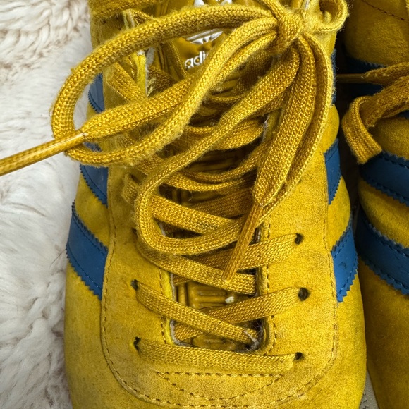 Adidas Gazelle Golden Yellow Sneakers with Blue Stripes Men 9 Women ~11 - Picture 7 of 13